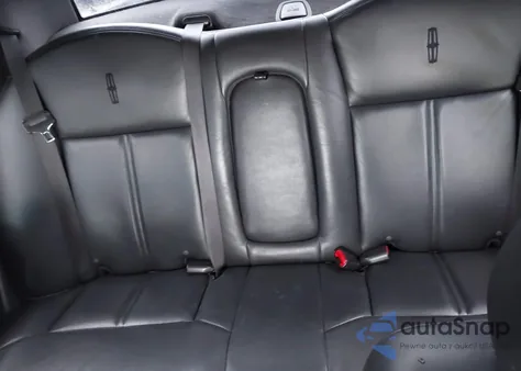 2011 Lincoln Town Car Signature Limited z USA, uszkodzony, nr VIN 2LNBL8CV6BX763923